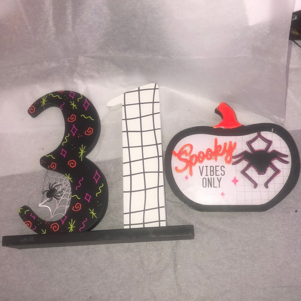 Michael’s sample,wooden Halloween decoration .